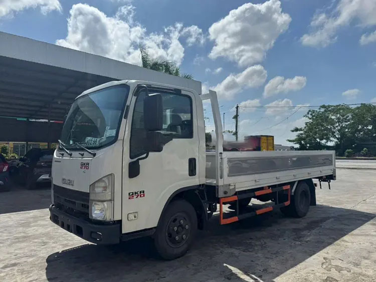 Xe tải Isuzu QKR 270 thùng lửng 2.7 tấn