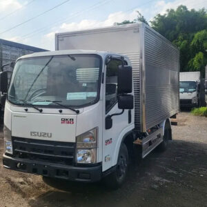 Xe tải Isuzu QKR 230 thùng kín 2.1 tấn