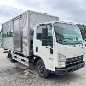Xe tải Isuzu QKR 270 thùng kín 2.5 tấn