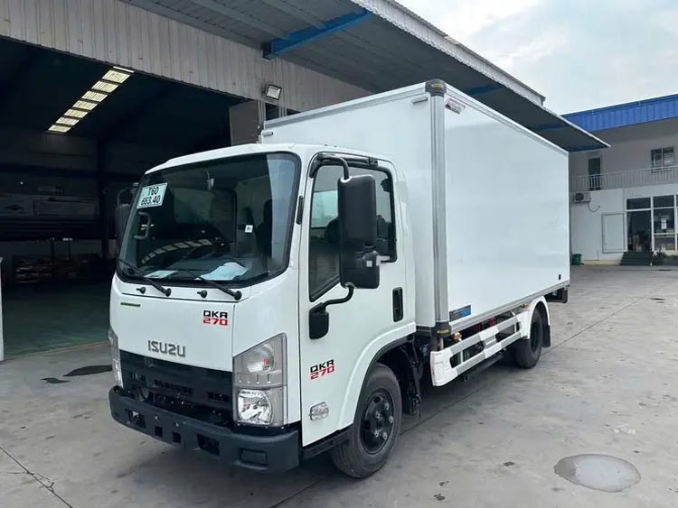 Xe tải Isuzu QKR 270 thùng bảo ôn 2.5 tấn