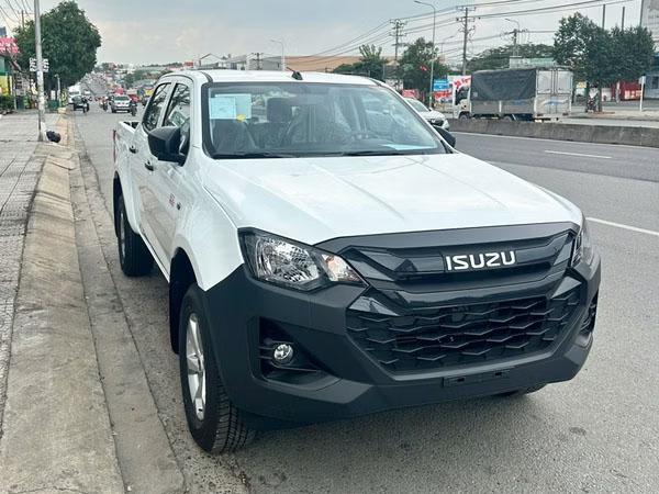 Xe bán tải Isuzu D-MAX - UTZ 800 1.9L 4x4 MT