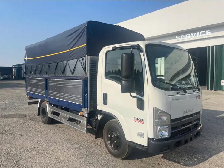 Xe tải Isuzu QKR 270 thùng bạt 2.5 tấn