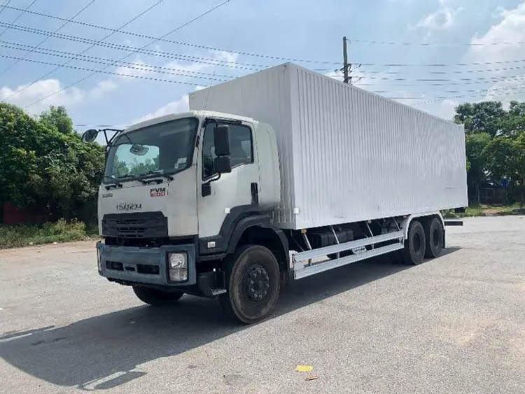 Xe tải Isuzu FVM 1500 thùng kín container 14 tấn