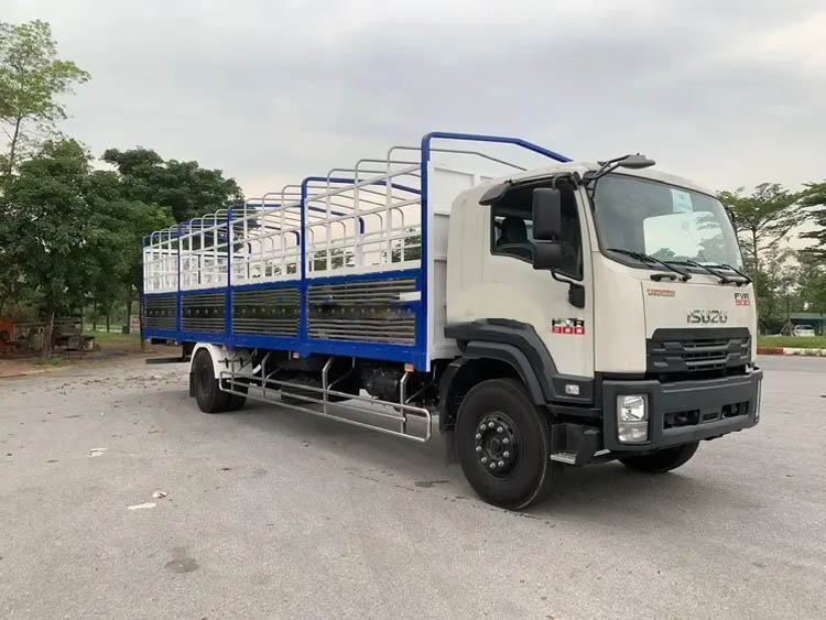 Xe tải Isuzu FVR 900 thùng bạt 7.5 tấn