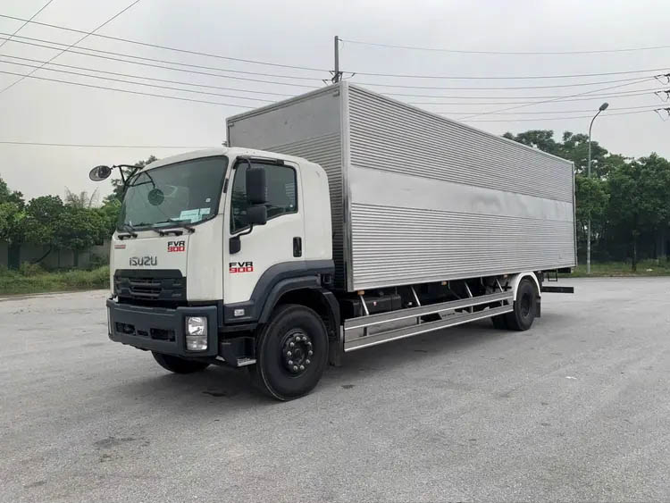 Xe tải Isuzu FVR 900 thùng kín 7.6 tấn