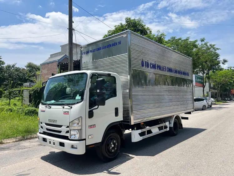 Xe tải Isuzu NPR 400 thùng kín pallet inox 3.5 tấn